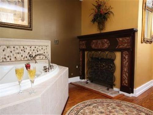 Chestnut Hill Bed & Breakfast Orange Номер фото